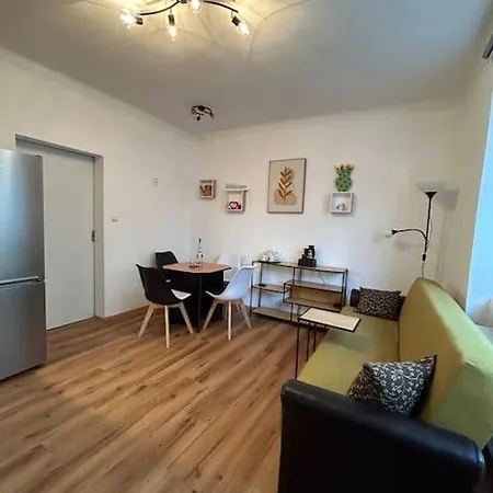 Prazsky S Dobrou Dostupnosti Appartamento Praga